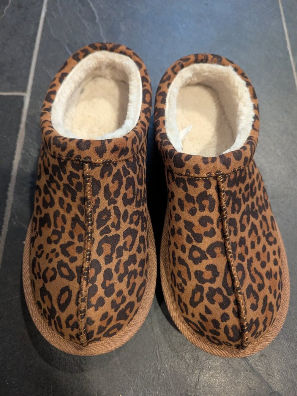 Cat and Jack slippers sz 4